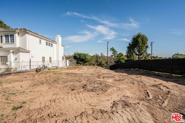 575 N Marquette Street, Pacific Palisades CA: https://media.crmls.org/mediaz/f4c74197-6fdf-43d6-bc0e-8749c6d90189.jpg