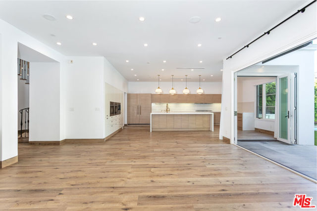 142 N Hamel Drive, Beverly Hills CA: https://media.crmls.org/mediaz/f4c75eb1-b4cf-45a6-bb3d-94ce527c48cb.jpg