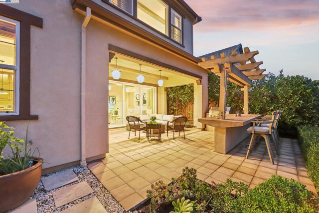 3885 Highpointe Ct, Dublin CA: https://media.crmls.org/mediaz/f4c7a508-0fd4-4128-9676-c76c7e33497b.jpg