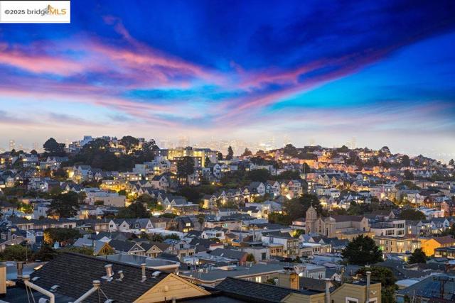 678 Clipper St, San Francisco CA: https://media.crmls.org/mediaz/f4c7d472-d935-4e06-91ee-3c3a12d6e0ea.jpg