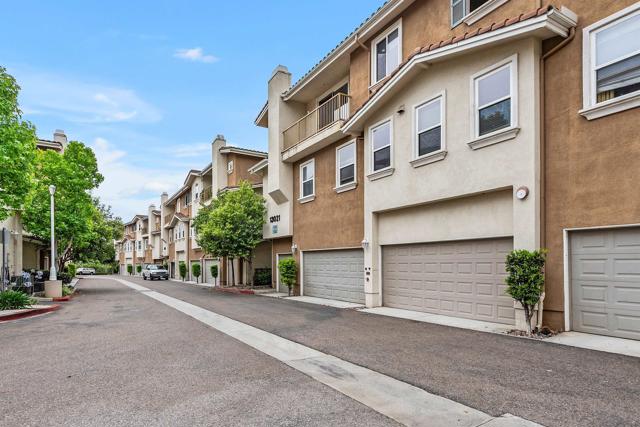 13021 Evening Creek Dr S, San Diego CA: https://media.crmls.org/mediaz/f4c7ffd8-94f6-4acd-b8f1-62f8c8c03767.jpg