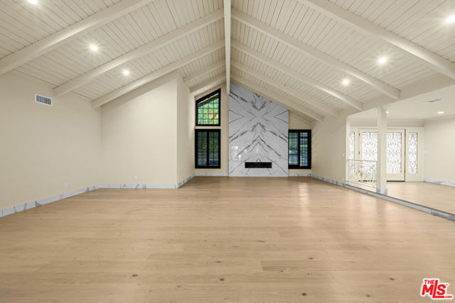 17449 Sumiya Drive, Encino CA: https://media.crmls.org/mediaz/f4c8b339-1dab-48c8-8016-e44125b54683.jpg