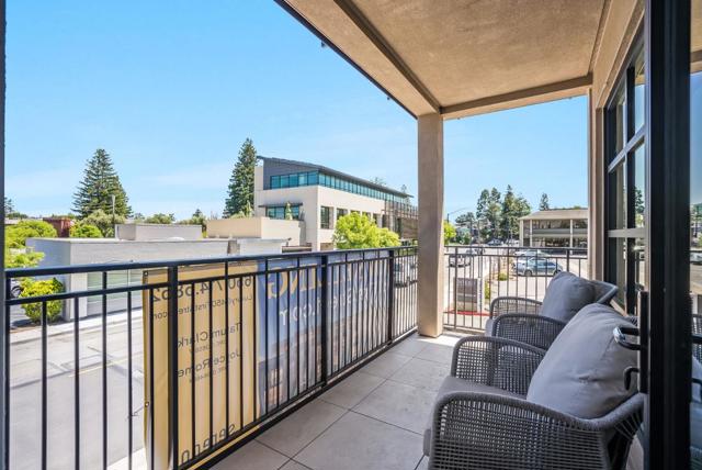 450 1st Street, Los Altos CA: https://media.crmls.org/mediaz/f4c8e759-6b39-4c2f-964d-d96f26c2b6a4.jpg