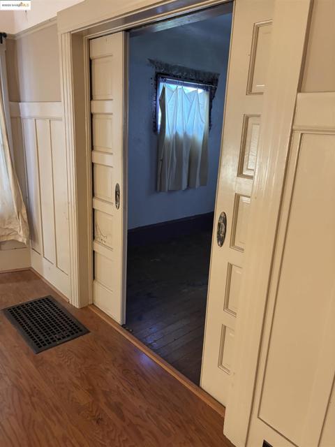 35 Randwick Ave, Oakland CA: https://media.crmls.org/mediaz/f4c92d78-0c5b-45e4-b690-824f0b1ccc8b.jpg