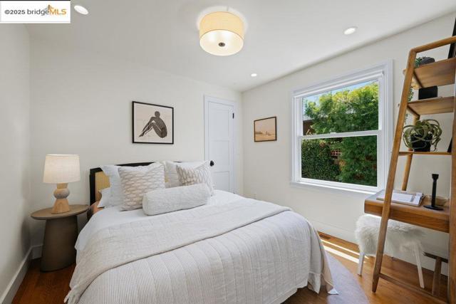 1420 Stannage Ave, Berkeley CA: https://media.crmls.org/mediaz/f4c9cffd-cdb3-4375-951e-96f35bd4d90f.jpg