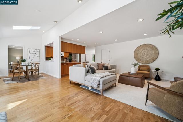 728 San Bruno Ct, Concord CA: https://media.crmls.org/mediaz/f4c9d19c-681f-4687-853b-d4123a7ff1b7.jpg