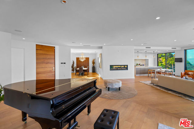 8545 Charl Lane, Los Angeles CA: https://media.crmls.org/mediaz/f4ca3342-da41-4d36-a3ed-cb979e64f9a2.jpg