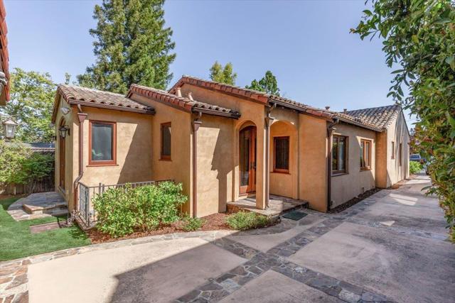216 San Mateo Avenue, Los Gatos CA: https://media.crmls.org/mediaz/f4ca7121-3e4e-40b1-b76a-4d708fed9b42.jpg