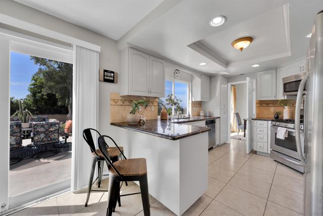 9959 Riverhead Dr, San Diego CA: https://media.crmls.org/mediaz/f4caa98b-7c43-4a3c-92d2-376bfa304b1b.jpg