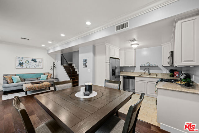 5335 Cartwright Avenue, North Hollywood CA: https://media.crmls.org/mediaz/f4cb24c7-8897-4804-9cdd-a5c0496ad5a6.jpg