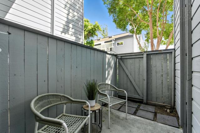 425 Cork Harbour Circle,  CA: https://media.crmls.org/mediaz/f4cb72f1-852e-410b-be7f-28ec88ed79b9.jpg