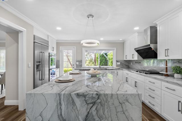 553 Saint George Rd, Danville CA: https://media.crmls.org/mediaz/f4cb7937-e93a-4e72-88f1-790b798ea338.jpg