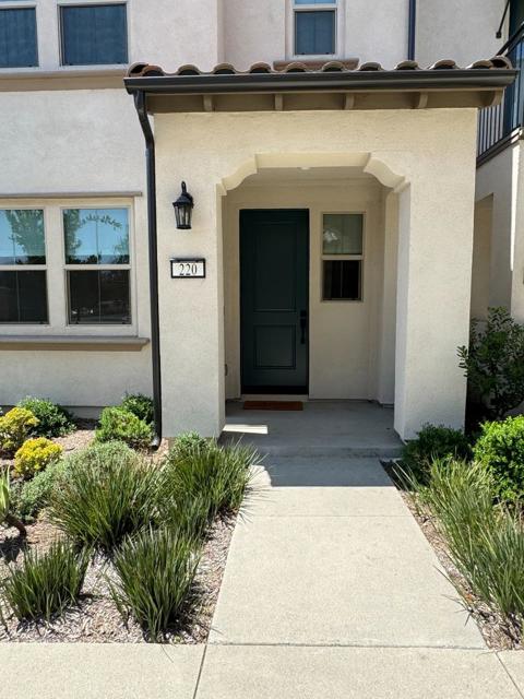 220 Babson Court, Claremont CA: https://media.crmls.org/mediaz/f4cb9842-aedf-4c81-962f-7bad9e5dbf14.jpg