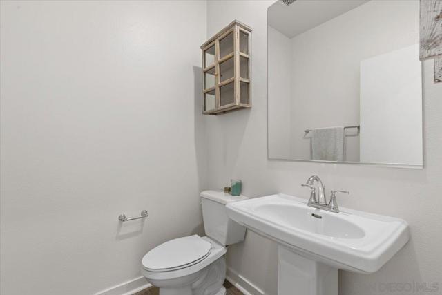 108 Lipizzan Ln, Fallbrook CA: https://media.crmls.org/mediaz/f4cbe416-2e4c-4812-a00a-e4d3e56c218a.jpg