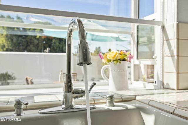 18-web-or-mls-Upmarketmedia_3123Hil-54