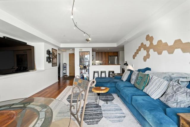 400 Beale Street, San Francisco CA: https://media.crmls.org/mediaz/f4cc153a-188e-445b-b1ab-26c402ab4733.jpg