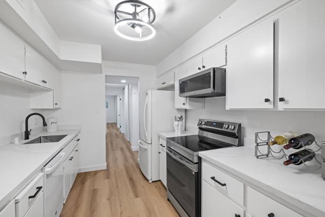 5101 Admiralty Lane, Foster City CA: https://media.crmls.org/mediaz/f4cc2ff4-e910-4158-905a-e8bee75bb6e1.jpg