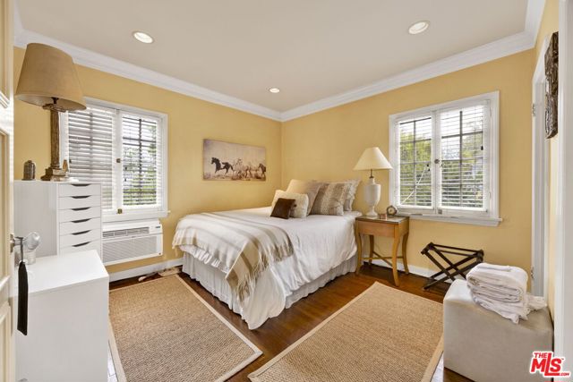 634 N Highland Avenue, Los Angeles CA: https://media.crmls.org/mediaz/f4cd2c0b-ad82-4904-8e4d-811710552987.jpg