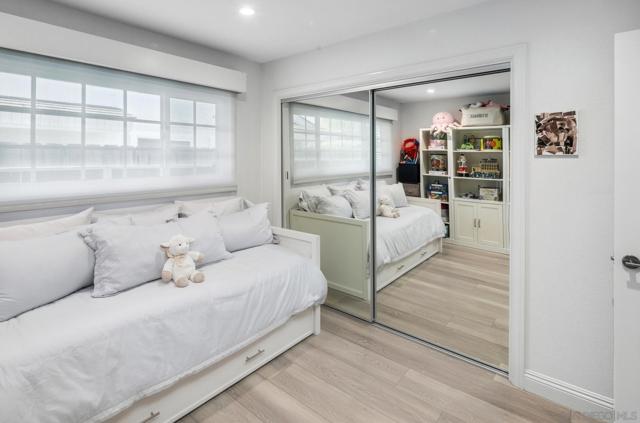 8590 Cliffridge Ave, La Jolla CA: https://media.crmls.org/mediaz/f4ce4143-3633-4961-8b67-0f6d9e1d3657.jpg