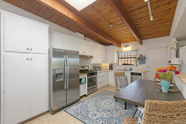 Detail Gallery Image 3 of 8 For 141 6th St, Del Mar,  CA 92014 - 2 Beds | 1 Baths