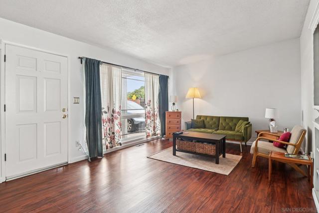 1097 Wayside Ave, El Cajon CA: https://media.crmls.org/mediaz/f4cee3a1-6182-4130-ac61-87a7ebd60822.jpg