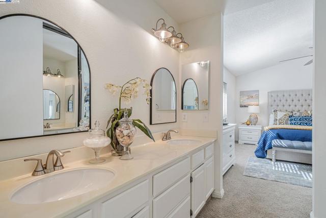 7840 Creekside Dr, Dublin CA: https://media.crmls.org/mediaz/f4cf2bda-ca72-4d03-9a3f-acfc22f3ed9a.jpg
