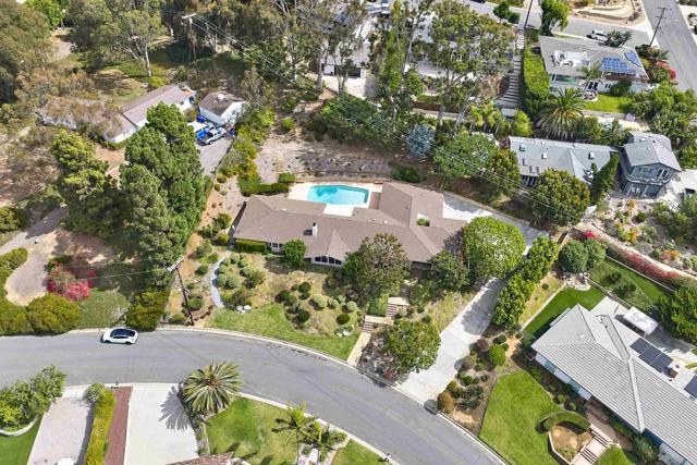 3190 Falcon Drive, Carlsbad CA: https://media.crmls.org/mediaz/f4cf592e-9c9c-4585-b086-232d9f654a22.jpg