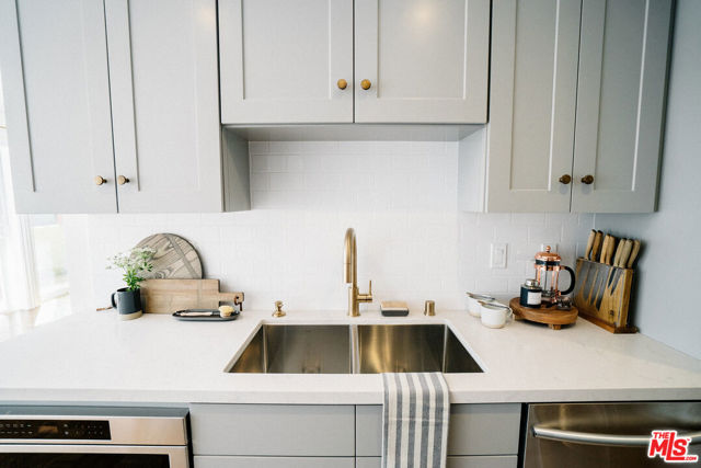 1242 S Barrington Avenue, Los Angeles CA: https://media.crmls.org/mediaz/f4cf941b-5748-48ae-9f72-832b68418902.jpg