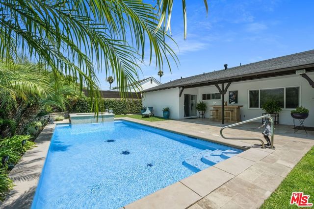 5905 S Chariton Avenue, Los Angeles CA: https://media.crmls.org/mediaz/f4cfa345-1ec6-4a4a-b199-5ee80b9d1ac1.jpg
