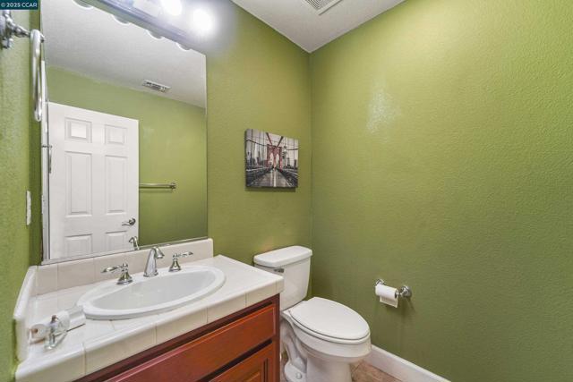 513 Lexington Dr, Vallejo CA: https://media.crmls.org/mediaz/f4d074d2-3e8d-480c-b473-185a8d1c9ec4.jpg