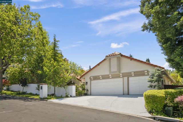709 Liquidamber Pl, Danville CA: https://media.crmls.org/mediaz/f4d183c8-7b49-4658-afb8-e4a15cf892d2.jpg