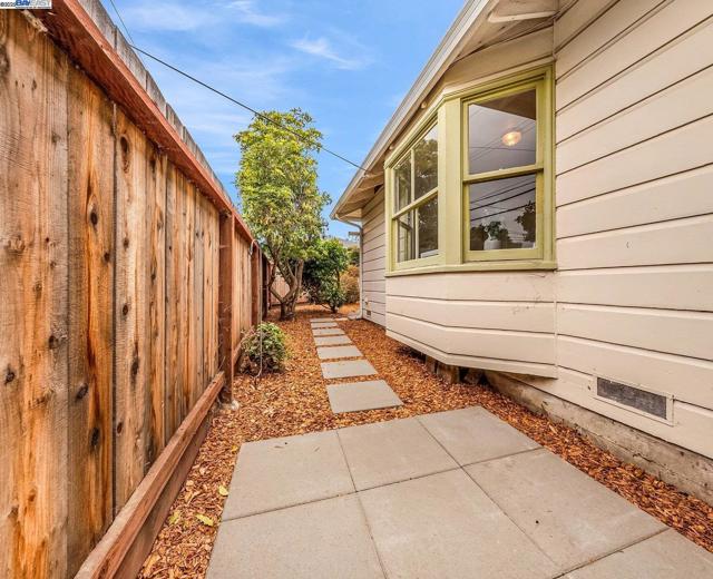 1811 3rd St, Alameda CA: https://media.crmls.org/mediaz/f4d19db6-623f-481b-8553-f8fb3f24a4cb.jpg