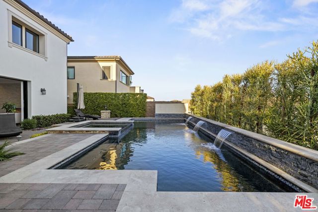 20162 W Cromwell Way, Porter Ranch CA: https://media.crmls.org/mediaz/f4d1d143-e8e5-4d8f-a159-6f1608f84aff.jpg