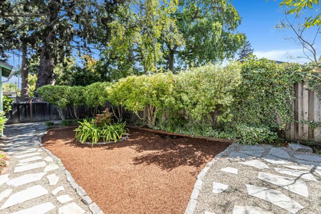 928 Peggy Lane, Menlo Park CA: https://media.crmls.org/mediaz/f4d1dded-b689-4908-a831-69386bde61de.jpg