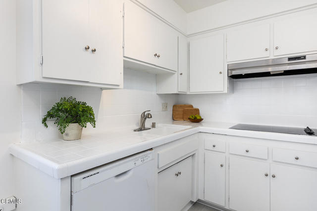 Detail Gallery Image 13 of 24 For 972 E California Bld #201,  Pasadena,  CA 91106 - 2 Beds | 2 Baths