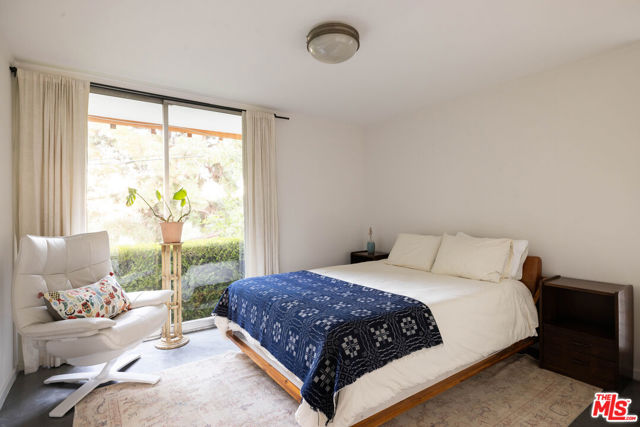 3307 Bonnie Hill Drive, Los Angeles CA: https://media.crmls.org/mediaz/f4d24060-bd6e-4f71-b4e8-7f1ee75a20a7.jpg