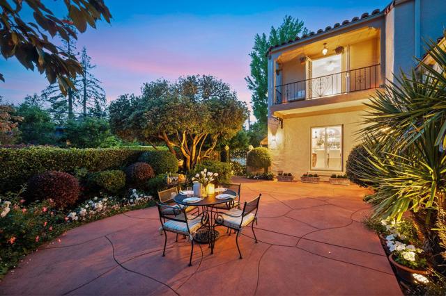 706 Edgewood Road, San Mateo CA: https://media.crmls.org/mediaz/f4d26074-3c42-40ce-99f3-801882dc51a3.jpg
