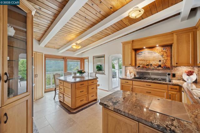 12 La Cresta Rd, Orinda CA: https://media.crmls.org/mediaz/f4d26b84-247c-4ca7-bad1-c2a974f26b30.jpg