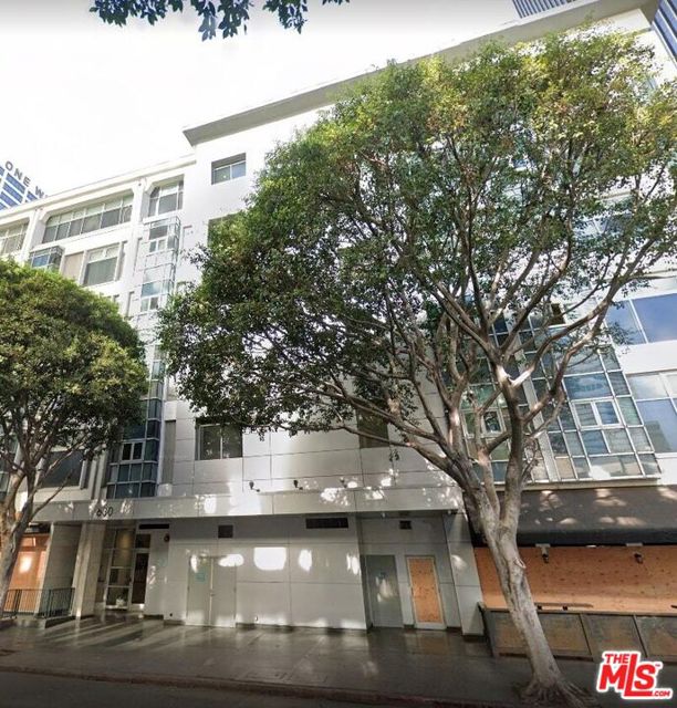 630 W 6th Street, Los Angeles CA: https://media.crmls.org/mediaz/f4d2b8f8-f71c-430a-9c3b-a5b02e8e71d5.jpg