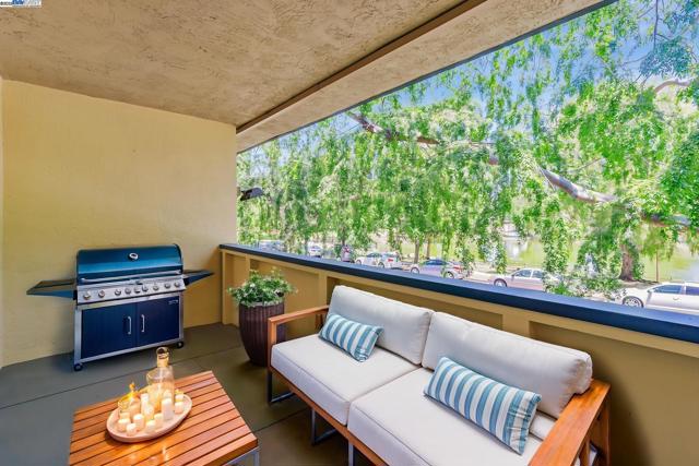 1731 Ellis St, Concord CA: https://media.crmls.org/mediaz/f4d31fb2-7ac0-48f2-993a-cbbb1da19dd4.jpg