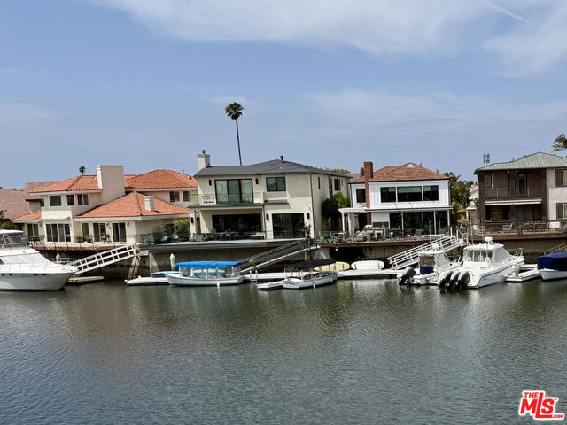 2031 Peninsula Road, Oxnard CA: https://media.crmls.org/mediaz/f4d363cf-81e6-40cd-9d72-c029abb60b5f.jpg