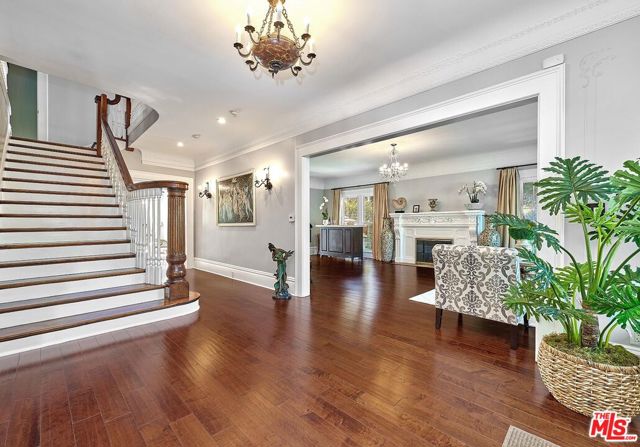 136 Fremont Place, Los Angeles CA: https://media.crmls.org/mediaz/f4d36799-7aa2-4623-b25e-9d40a6f648bf.jpg