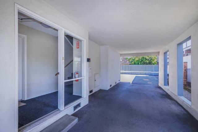 124 El Camino Real, Burlingame CA: https://media.crmls.org/mediaz/f4d3cbf5-599e-45b5-8d25-f73533164ce5.jpg