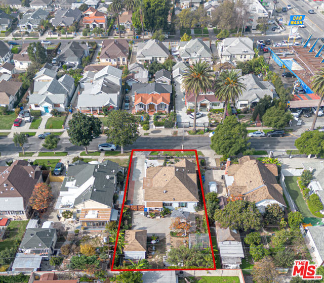 1026 Westchester Place, Los Angeles CA: https://media.crmls.org/mediaz/f4d4672c-3090-441b-ad26-3d8b6ebc461f.jpg