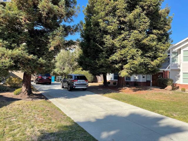 706 Widgeon St, Foster City CA: https://media.crmls.org/mediaz/f4d51e0c-9683-4ac2-9223-7734b4514f57.jpg