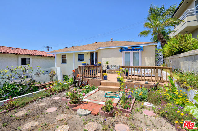 912 13th Street, Hermosa Beach, California 90254, 3 Bedrooms Bedrooms, ,1 BathroomBathrooms,Residential,Sold,13th,23277675