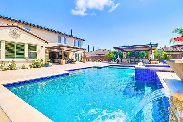 466 Agua Vista Dr, Chula Vista CA: https://media.crmls.org/mediaz/f4d534e9-8dd5-482a-b97b-30145092c3a3.jpg