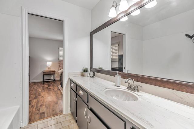 1081 Oak Street, Hollister CA: https://media.crmls.org/mediaz/f4d57f96-1170-46de-830d-7b9962a91cfd.jpg