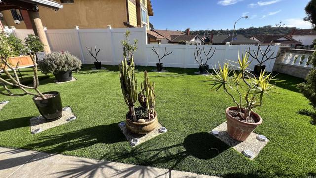 Detail Gallery Image 3 of 29 For 1735 Plaza Crest Ridge Rd, San Diego,  CA 92114 - 4 Beds | 2 Baths