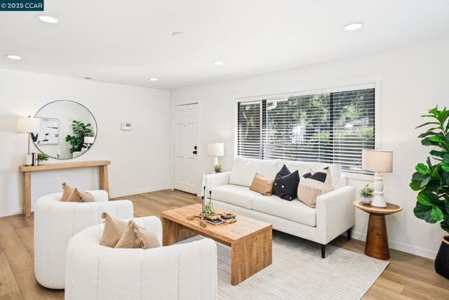 3225 Cowell Rd, Concord CA: https://media.crmls.org/mediaz/f4d62e4b-bd34-4d6c-b5d4-46b0c0ce06e7.jpg